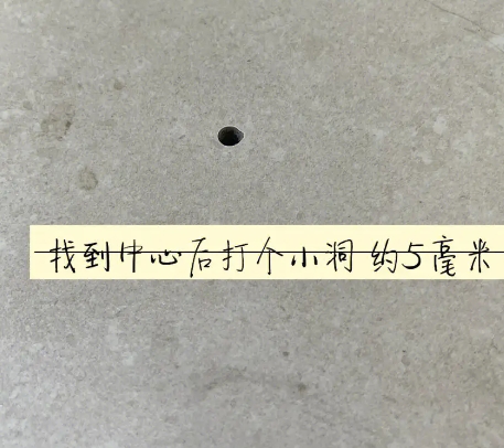 达日瓷砖空鼓维修公司专业解答在瓷砖铺贴过程中，如果砂料搅拌不均匀，将会带来以下问题